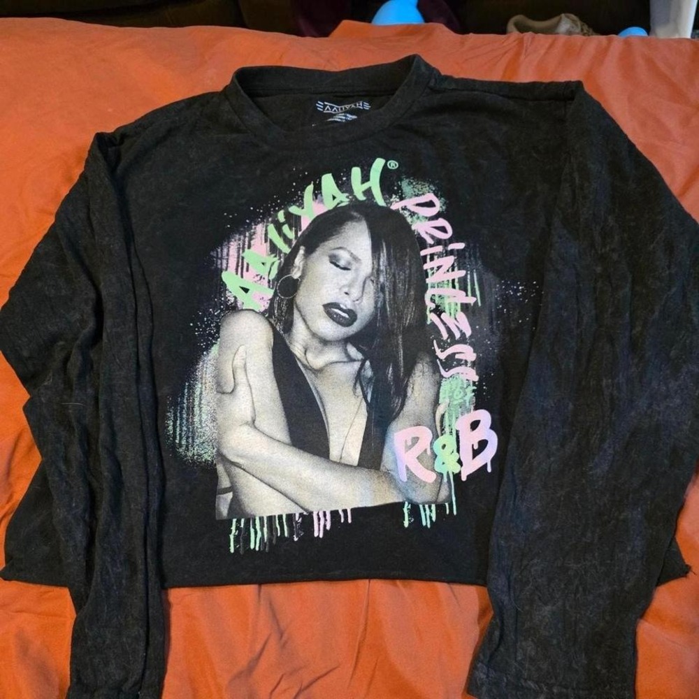 Aaliyah long‎ sleep crop top